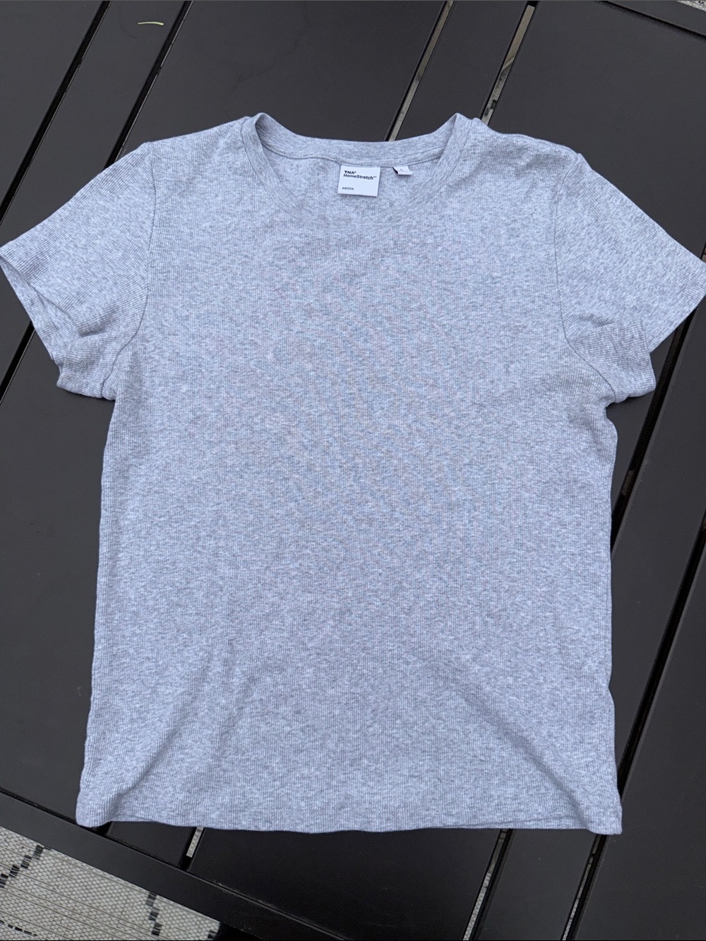 TNA home stretch Aritzia Light Gray Crew Neck ribbed Short Sleeve Tee Lg
